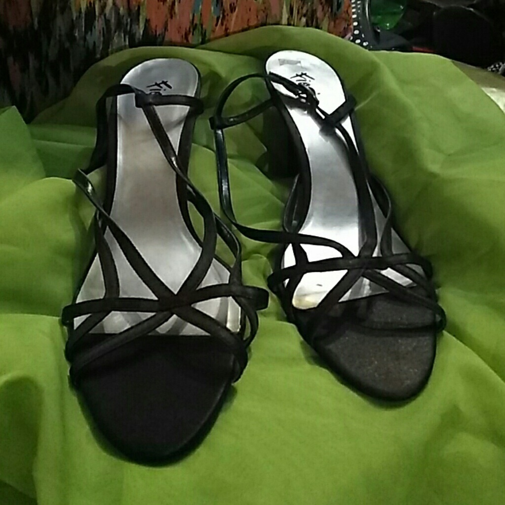 Fiona black heels Szabo 12